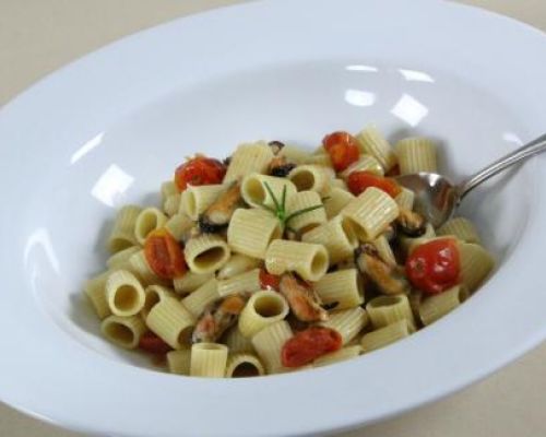 Mezzi Rigatoni with Mussels and Cherry Tomatoes